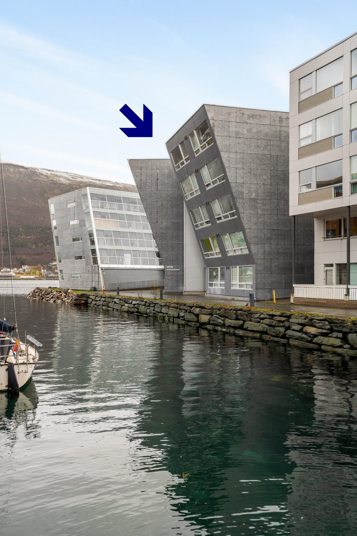 Leiligheten ligger i toppetasjen vendt mot nordøst