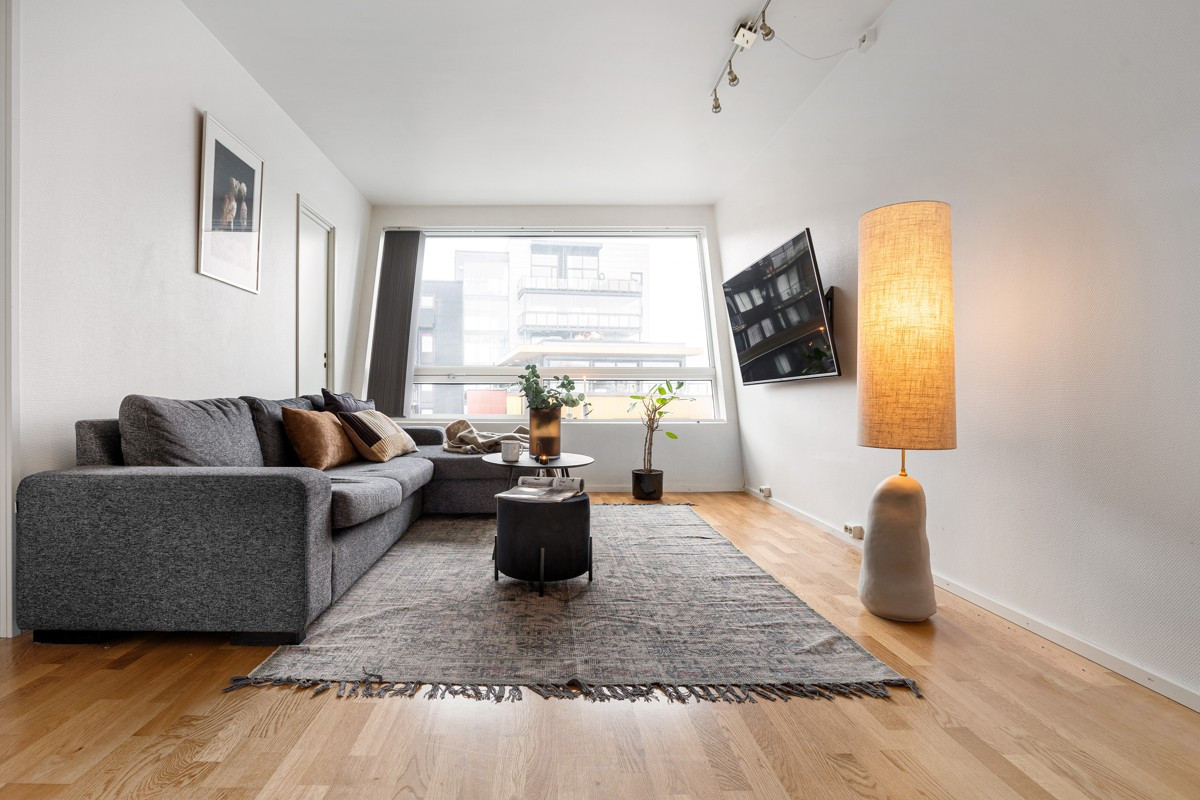 Moderne leilighet med åpen planløsning, 2 soverom og stort bad/vaskerom