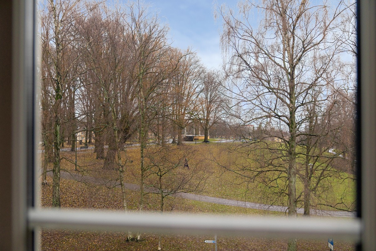 Gjennomgående toppleilighet med nydelig utsikt over Torshovparken Galleribilde