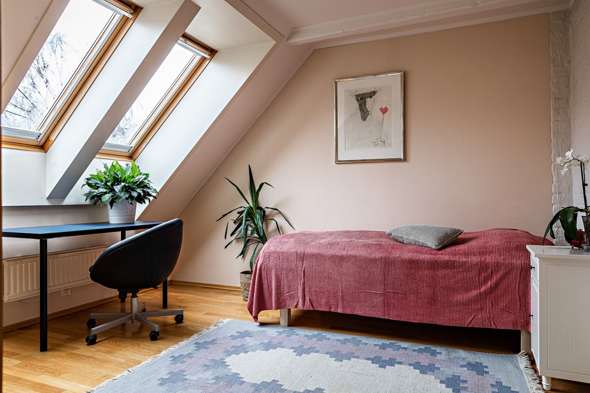 Boligens tredje soverom med eget "walk-in-closet" Galleribilde