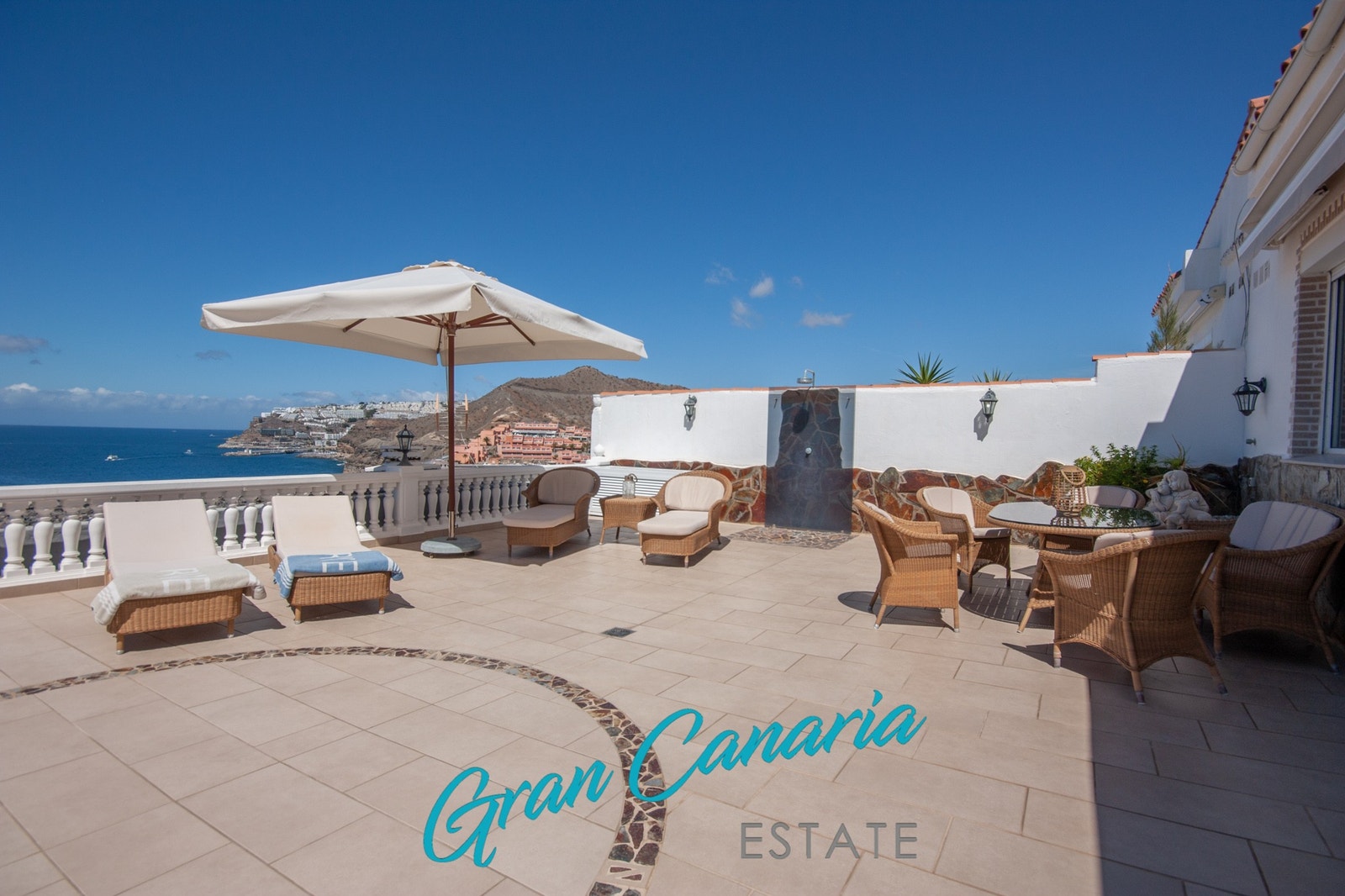 Romslig terrasse Galleribilde