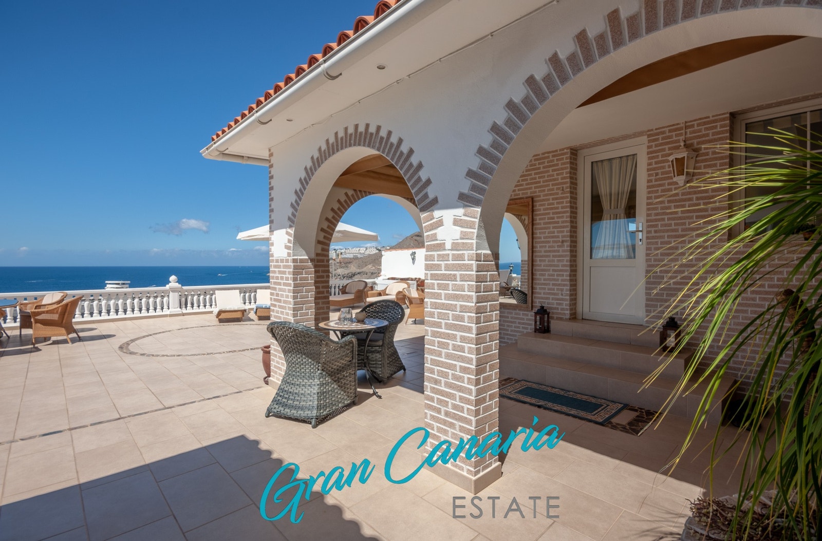 Nydelig stor leilighet med ekstra hybel. 160 m2 terrasse med 180 graders havutsikt Galleribilde