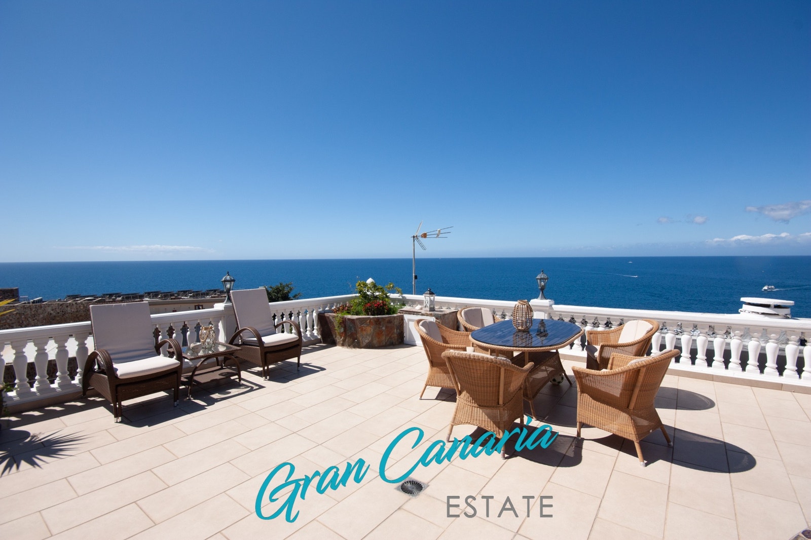 Mange sittegrupper med fenomenal utsikt Galleribilde