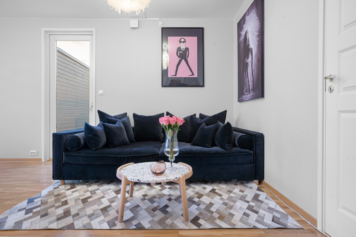 Her er det plass til stor sofa og diverse møblement