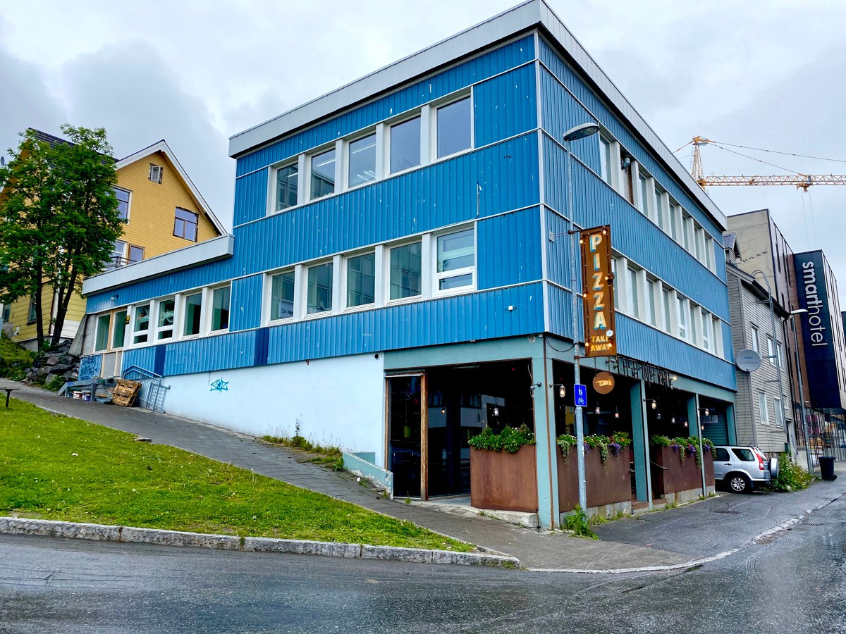 Børseth-gården som leiligheten ligger i huser for øvrig den populære pizzarestauranten i 1. etasje.
