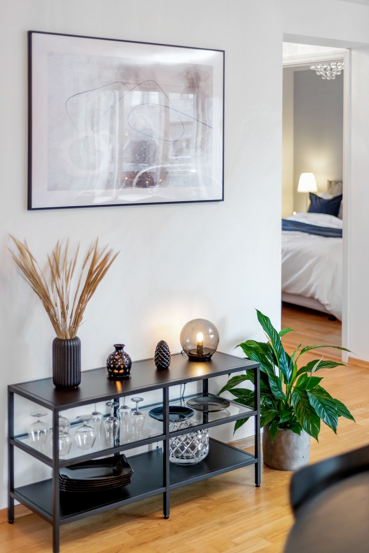 Det stilrene farge- og materialvalget gir rom for egen, kreativ innredning. Galleribilde