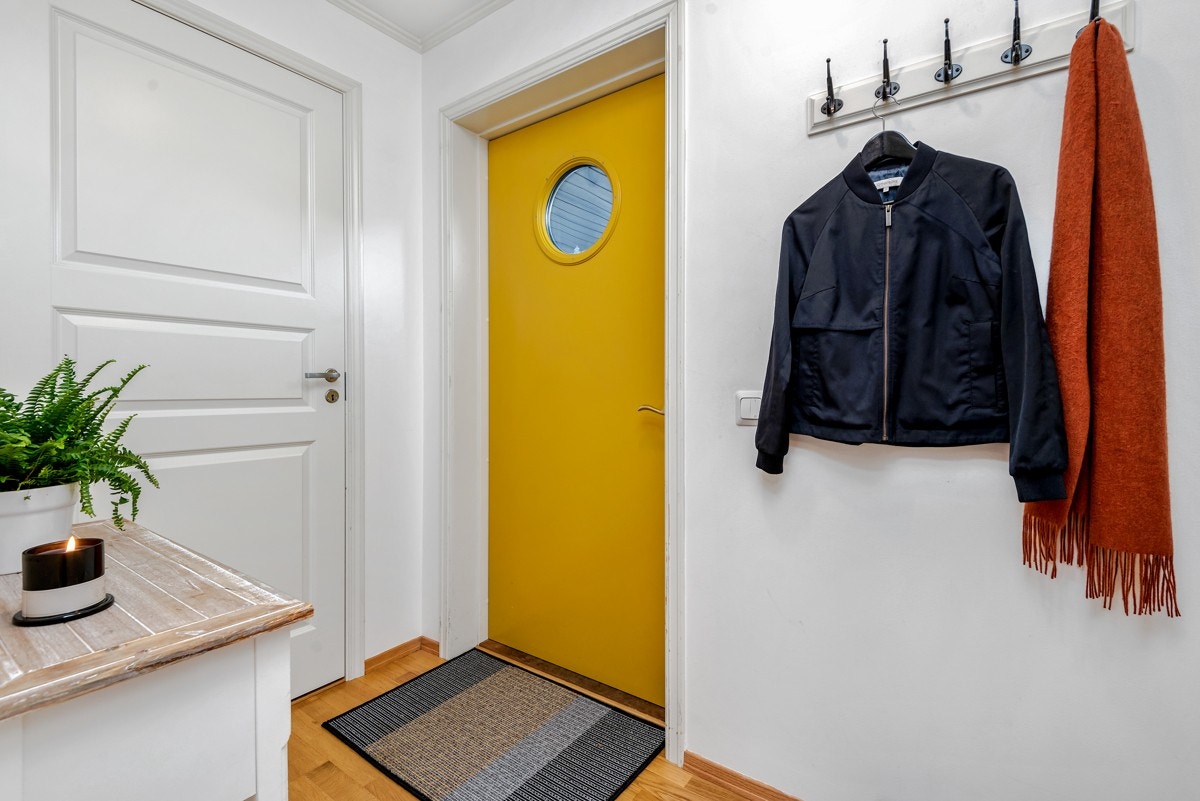 I hendig tilknytning til entreen er det en innebod på ca. 2 kvm. Galleribilde