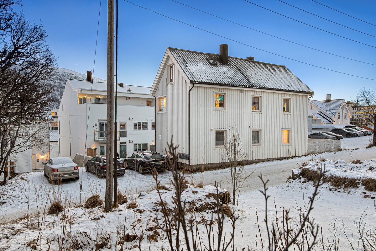 Boligen består av 5 leiligheter som i dag leies ut