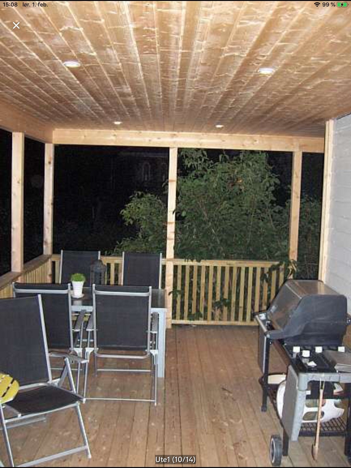 Uteplass med tak (bilde fra før totalrenovering av huset) Galleribilde