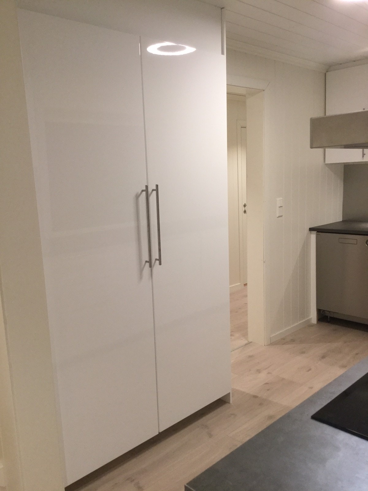 Kjøkken - to store høyskap Galleribilde