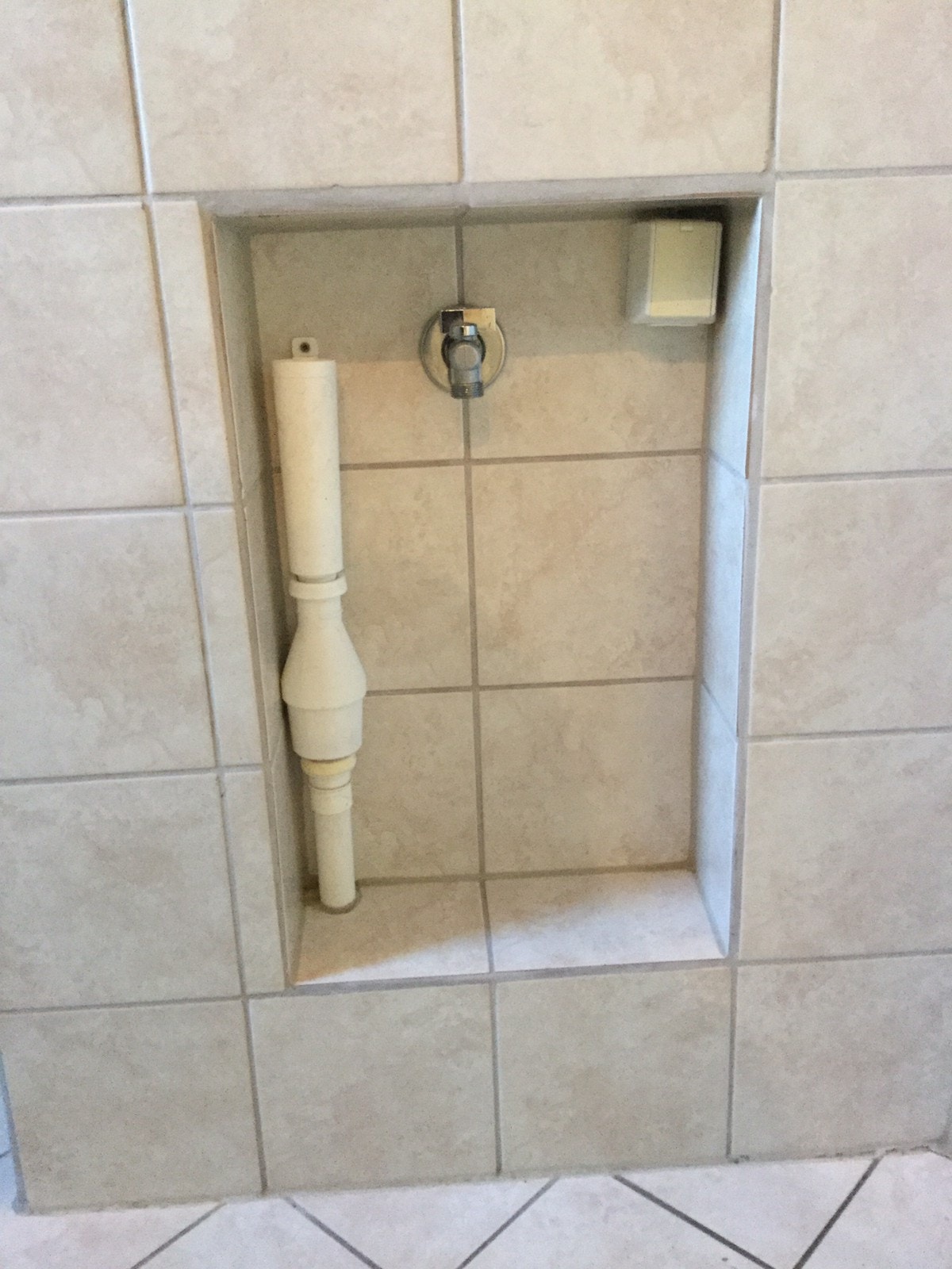 Ekstra opplegg for vaskemaskin på bad Galleribilde