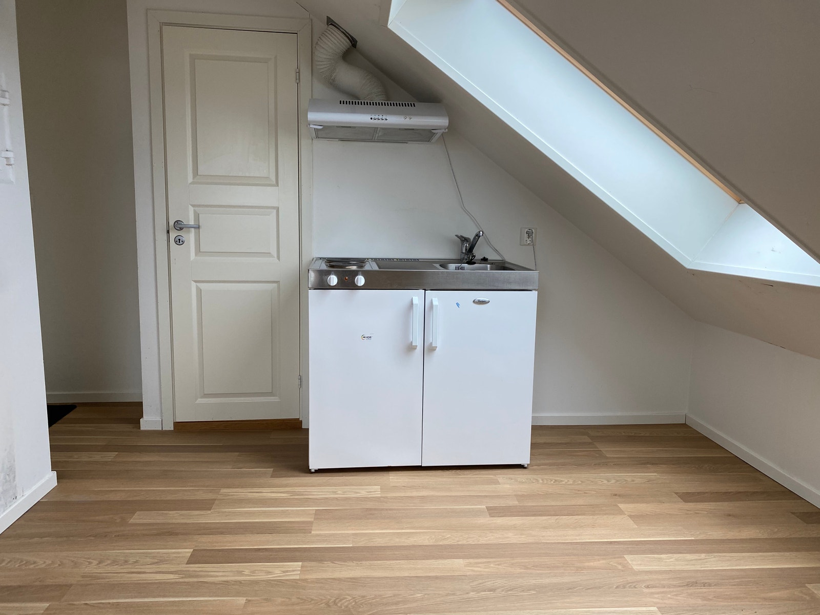 Hybel komfyr med kjøleskap Galleribilde