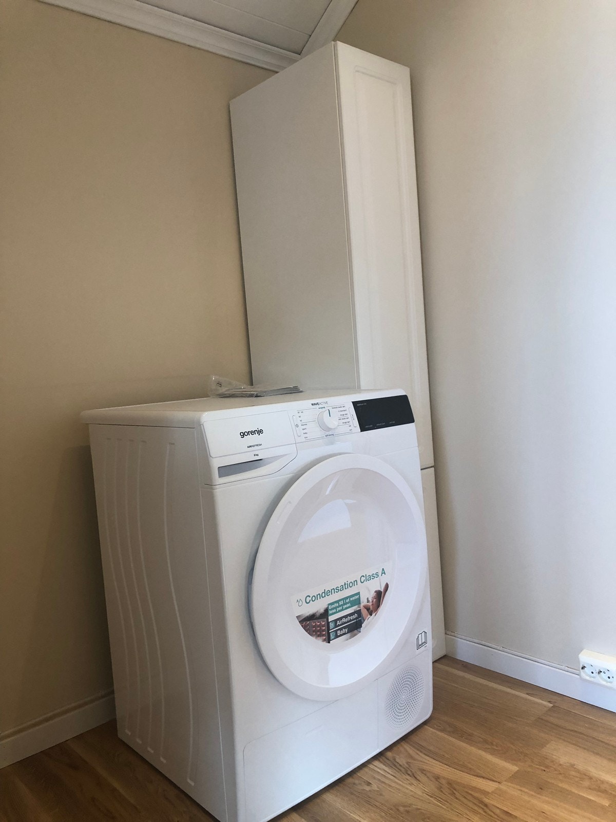 Ny tørketrommel på vaskerom Galleribilde