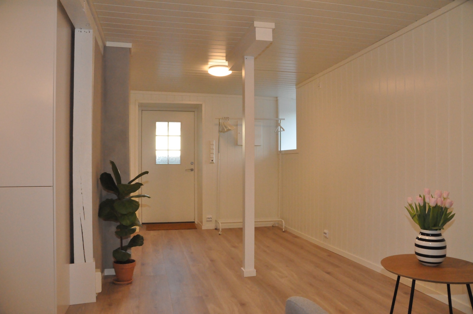 Stue og inngang Galleribilde