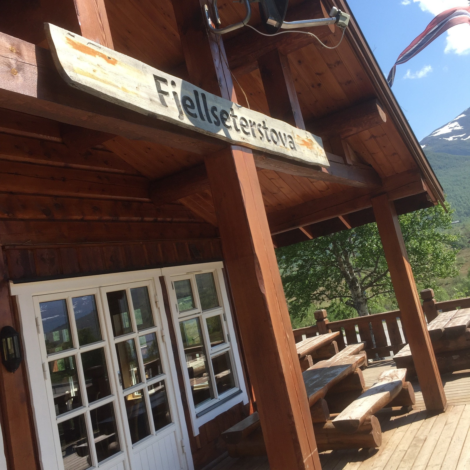 Om du kjører bil eller går på ski, alle setter pris på weekend-buffeen på Fjellseterstova. Galleribilde