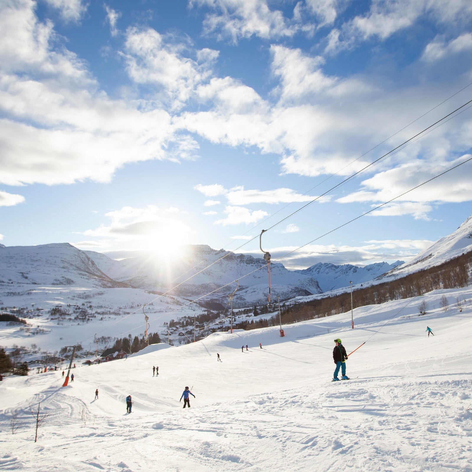 Sunnmørsalpene Skiarena er kanskje det mest vellykkede skianlegget på Sunnmøre, og etter Strandafjellet det mest besøkte. En flott skiarena sammen med de lange turløypene utgjør et familievennlig eldorado i et område som er under stadig utvikling. Galleribilde