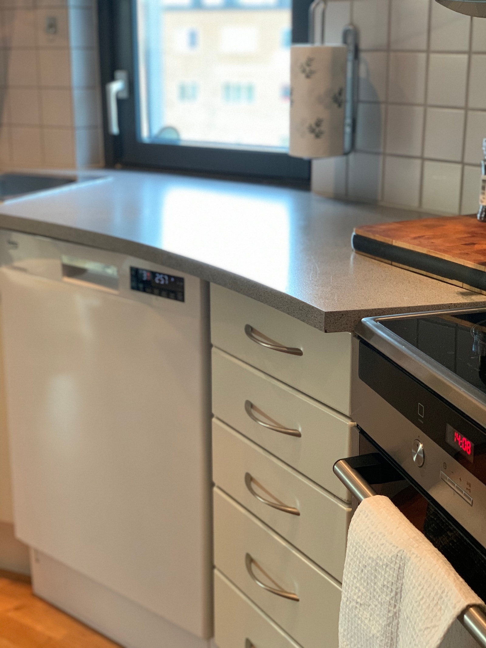 Kjøkkenet er hyggelig med utsikt Galleribilde