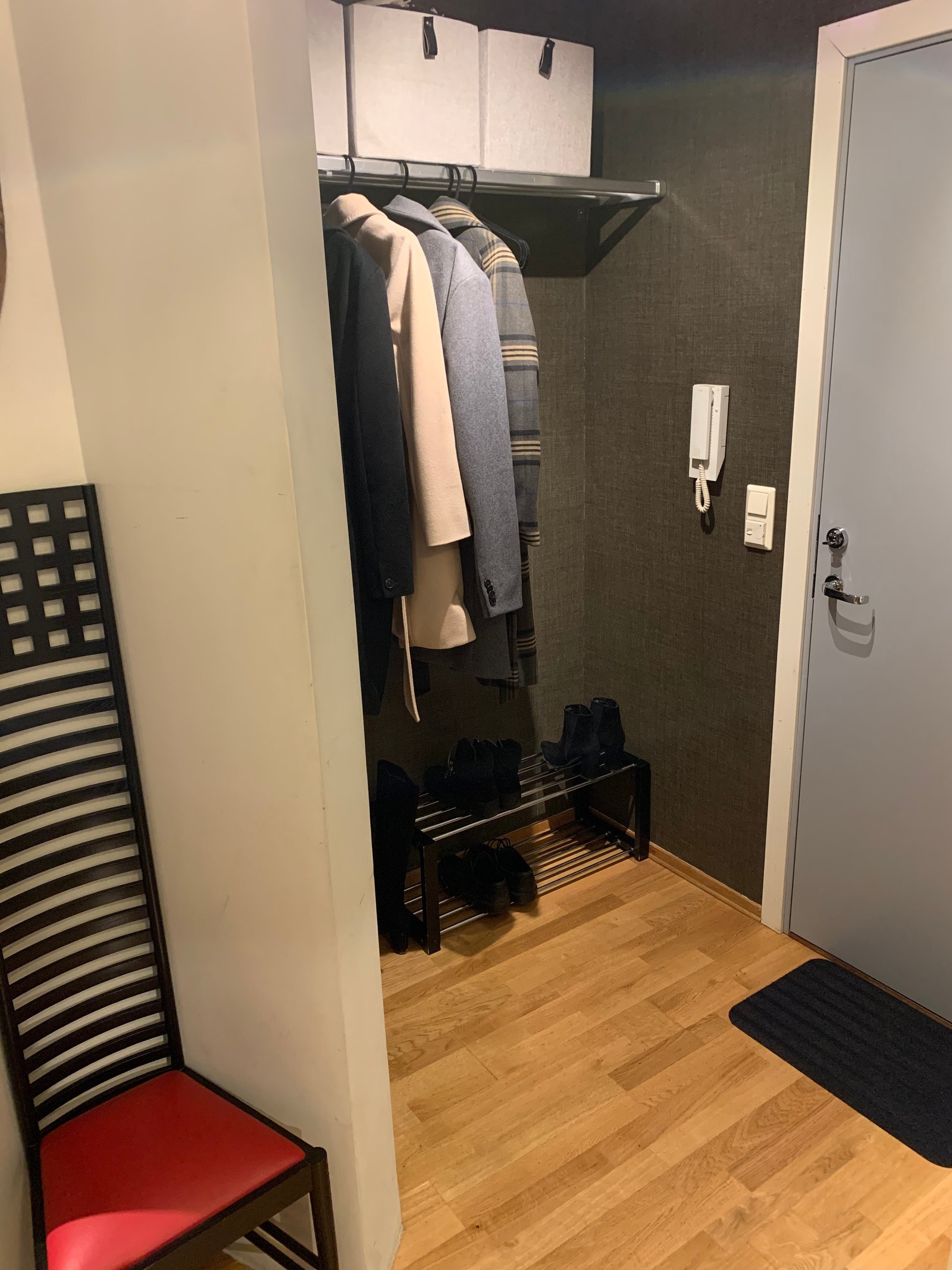 Romslig entré Galleribilde