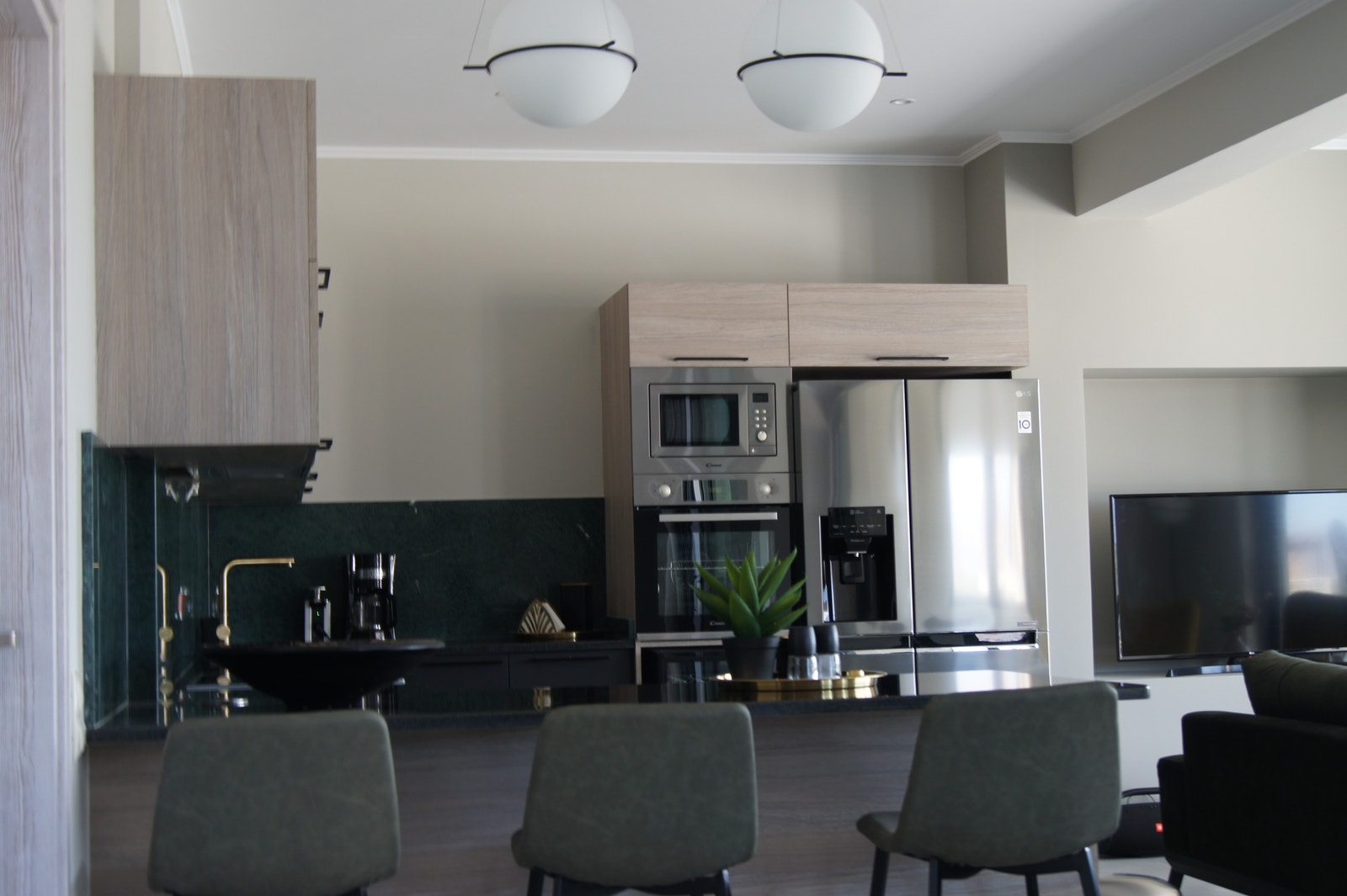 Kjøkken med frokostbuffe Galleribilde