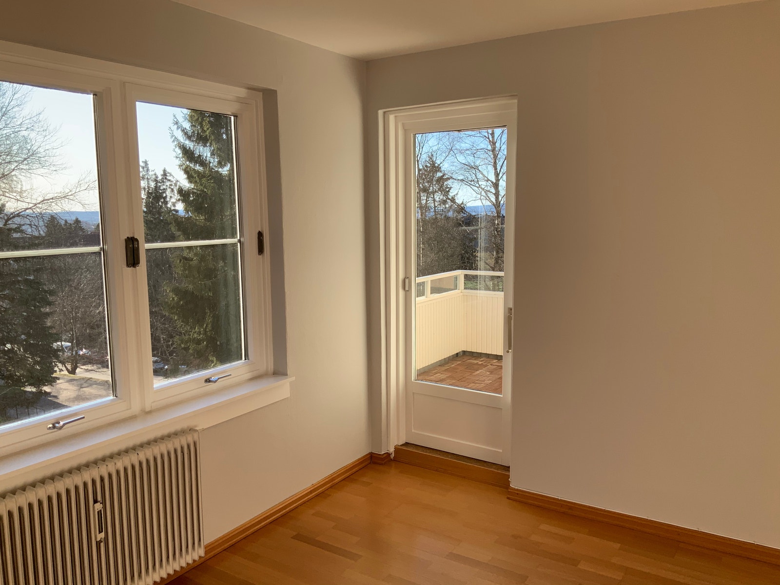 Stue og balkong Galleribilde