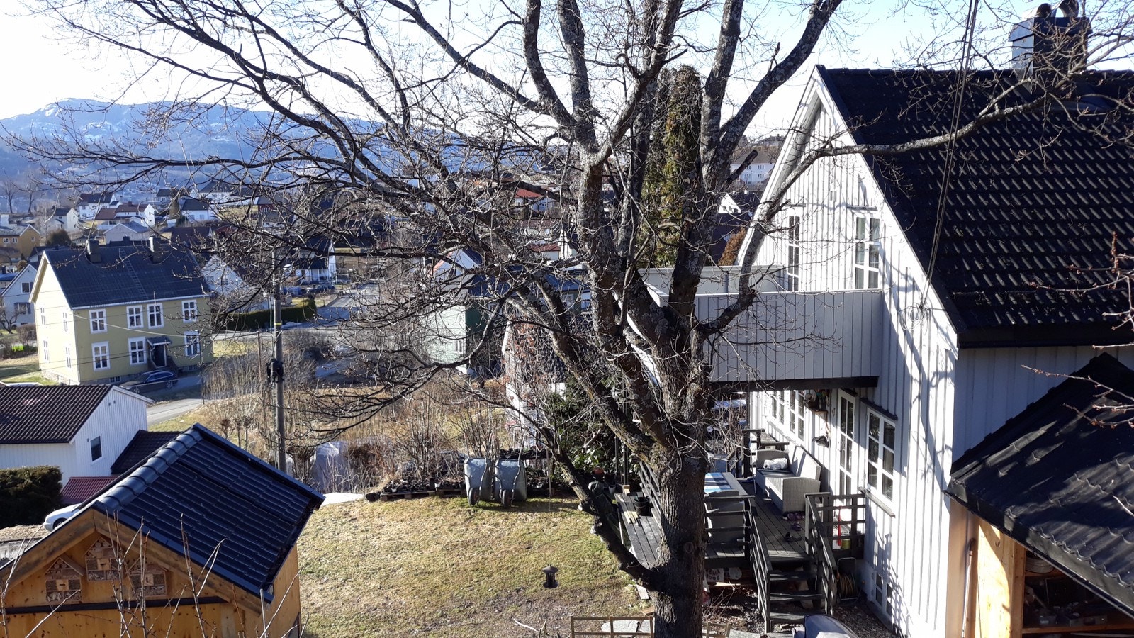 Terrasse mot Heddalsvannet med utgang fra soverom sør Galleribilde