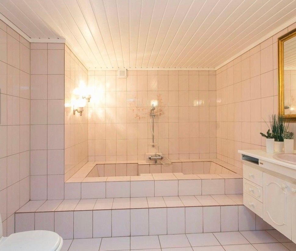 Felles baderom Galleribilde