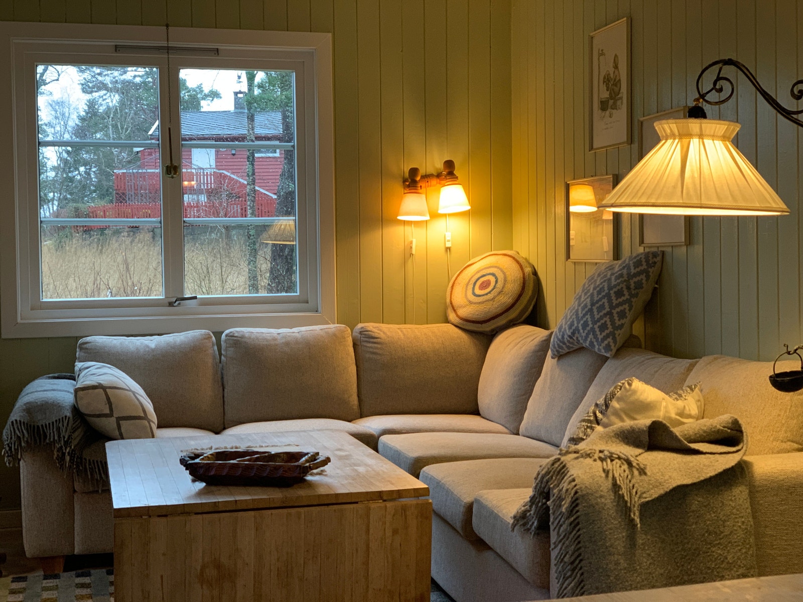 Koslig stue med mulighet til å se på Tv Galleribilde