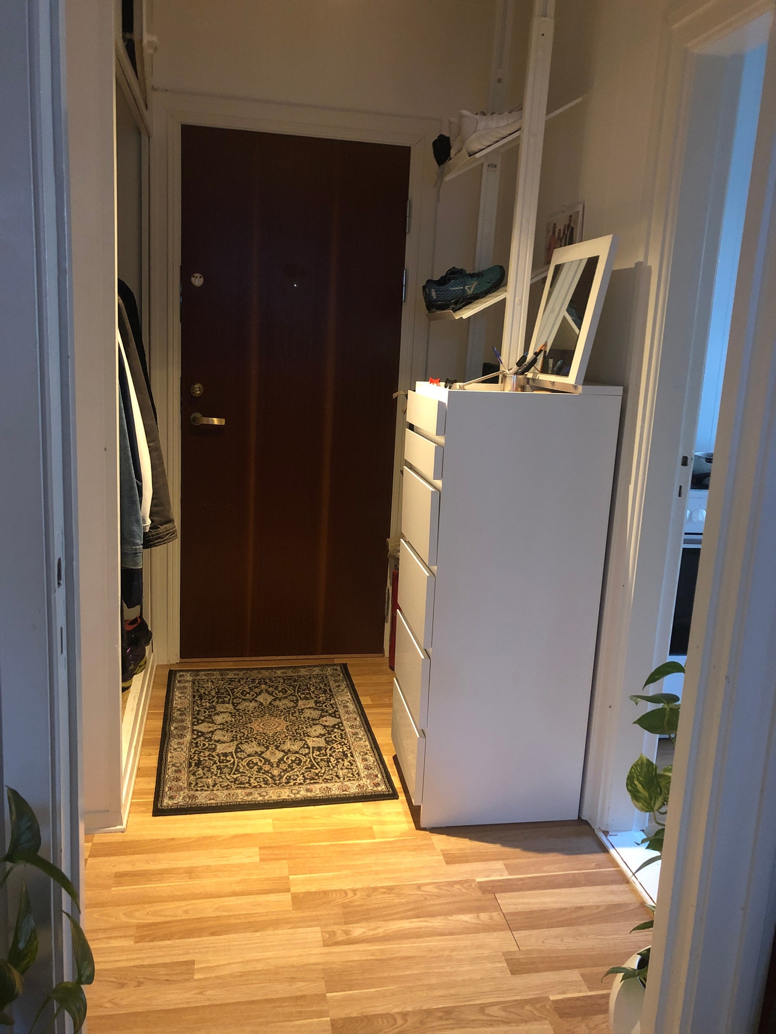 Gang. Møbler følger potensielt med. Galleribilde