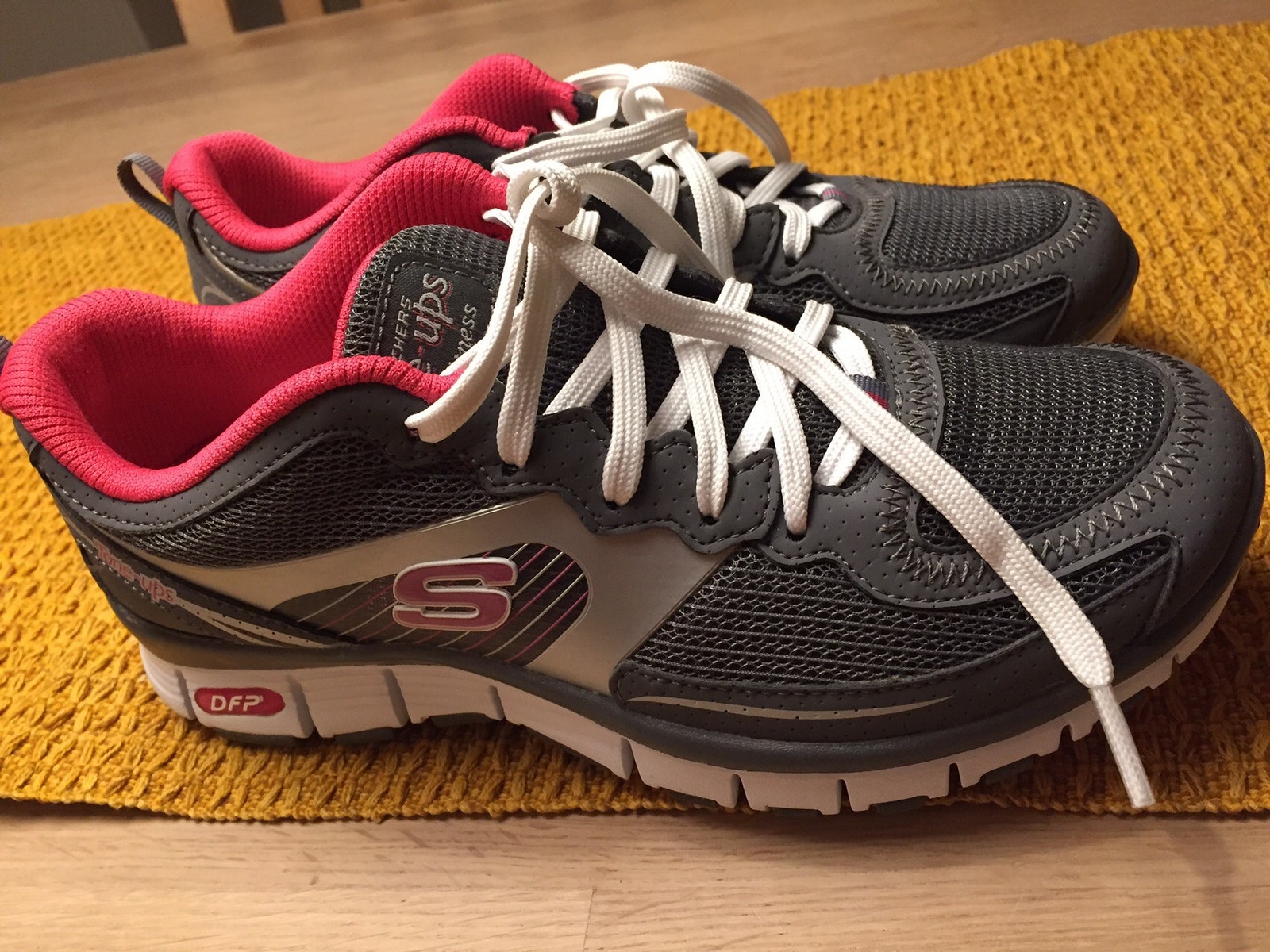 skechers str 37