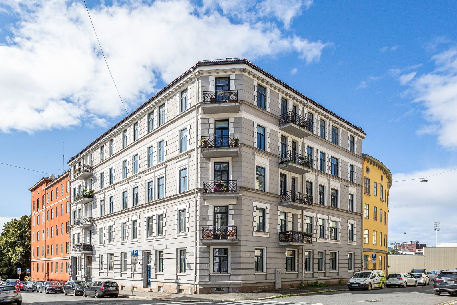 Fasade - ligger mot rolig vei. Galleribilde