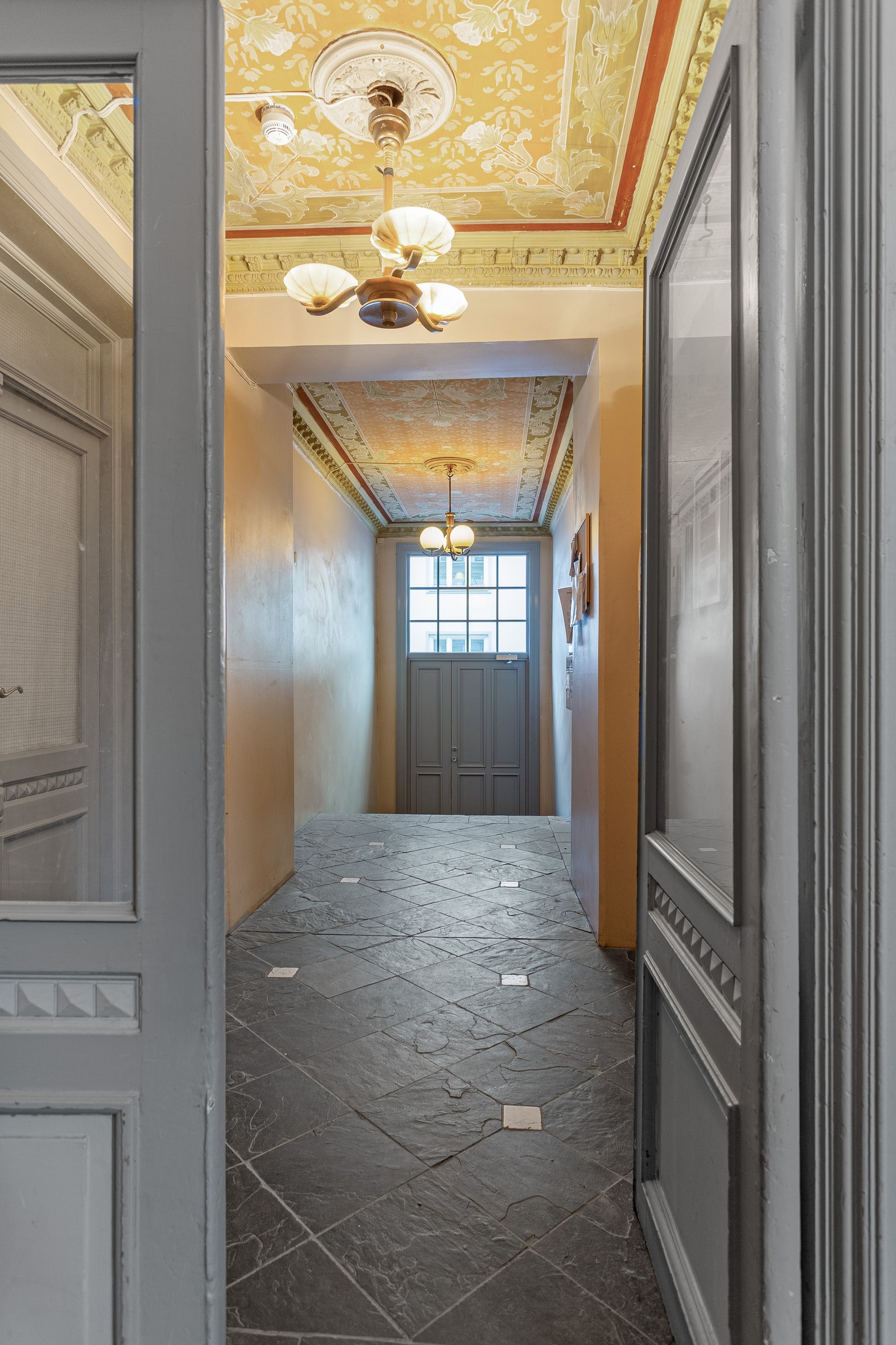 Oppgang med originale takmalerier Galleribilde