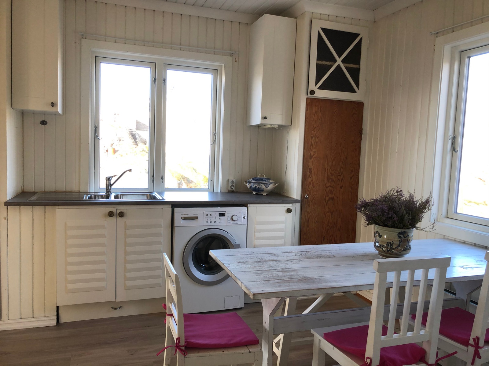 Kjøkken med både morgensol og kveldssol! Galleribilde