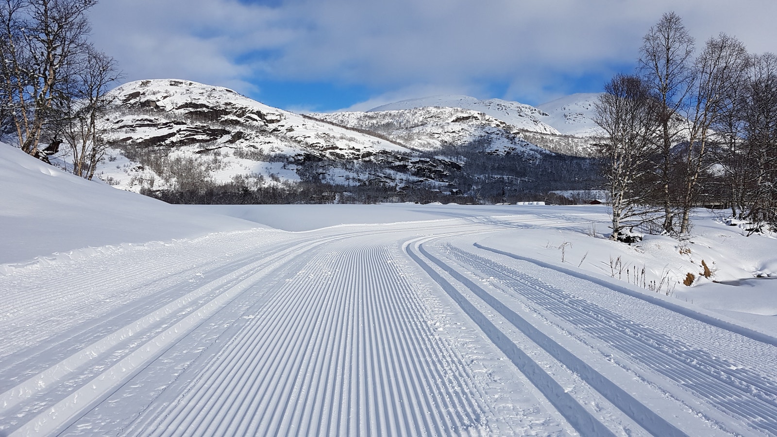 Fidjeland er midt i bildet ca. 1 km... Galleribilde