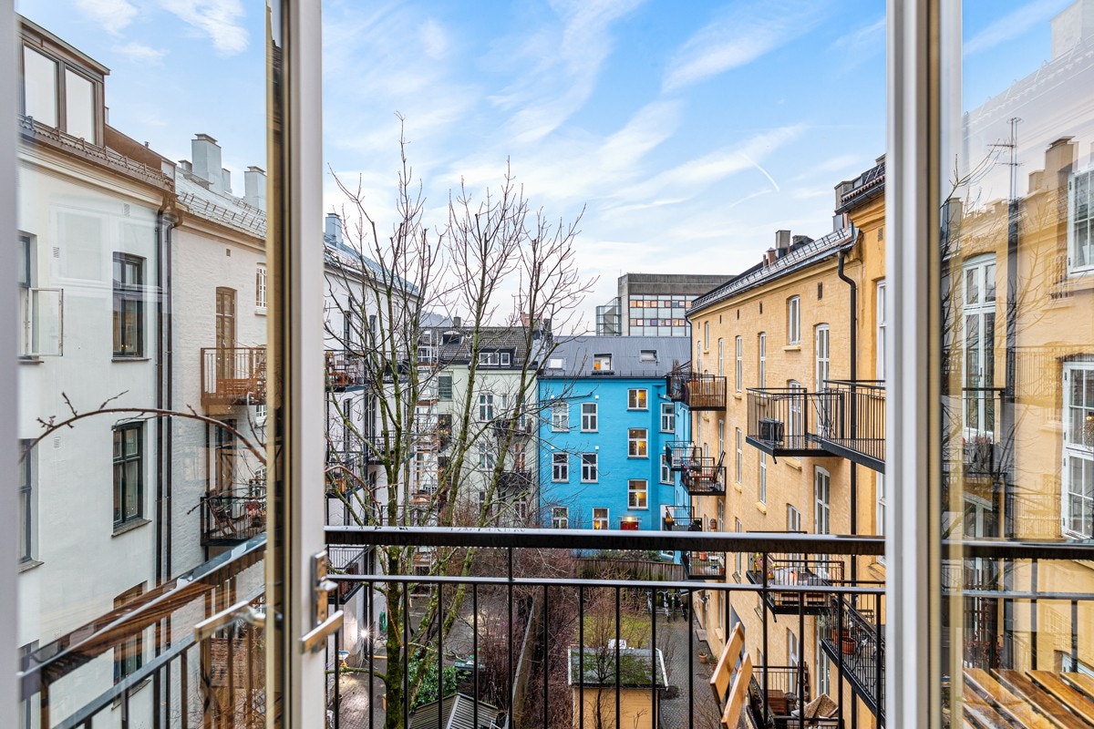 På sommeren har du solen fra ca kl 11 til ca kl 18. Galleribilde