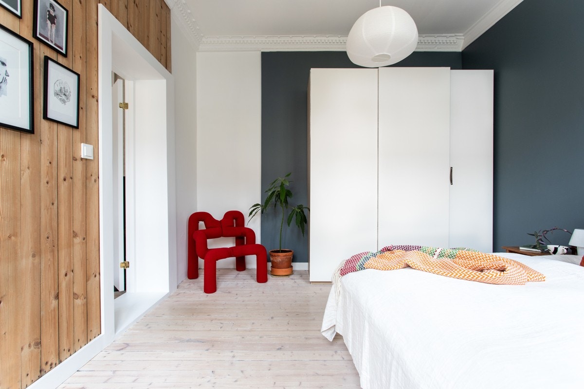 God plass til romslig garderobeskap. Galleribilde