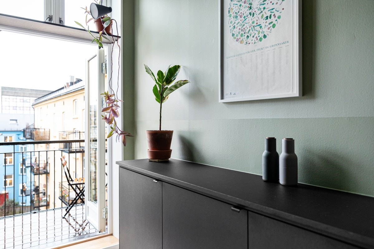 Fra kjøkkenet har du utgang til balkongen. Galleribilde
