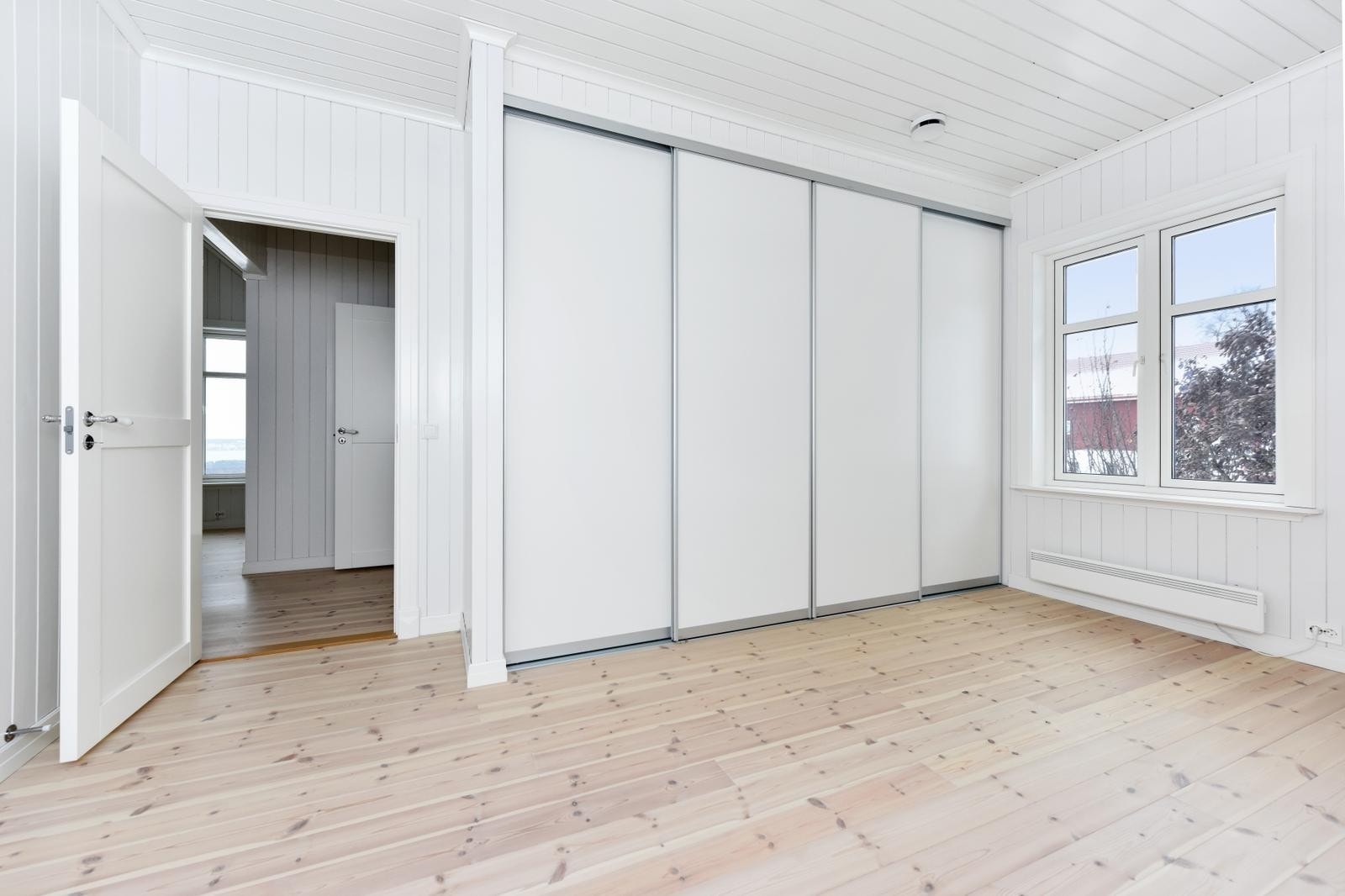 Hovedsoverom i 2.etg med skyvedørsgarderobe Galleribilde