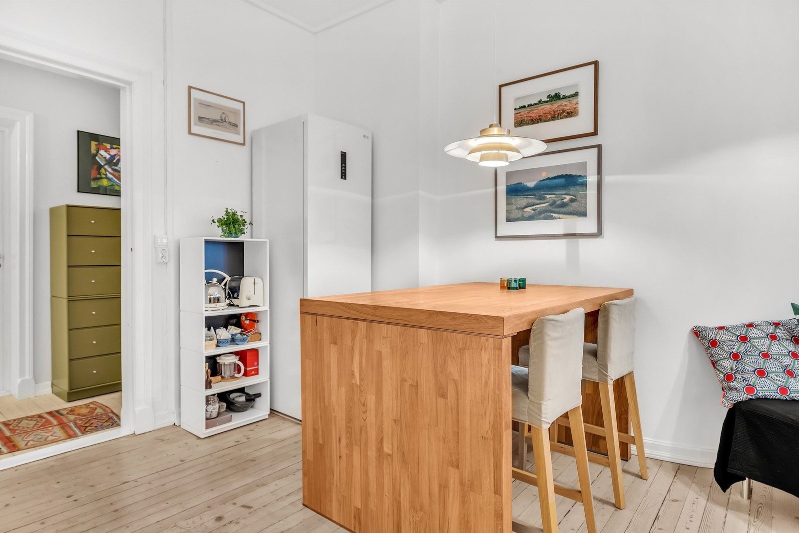 Kjøkken med god spiseplass Galleribilde