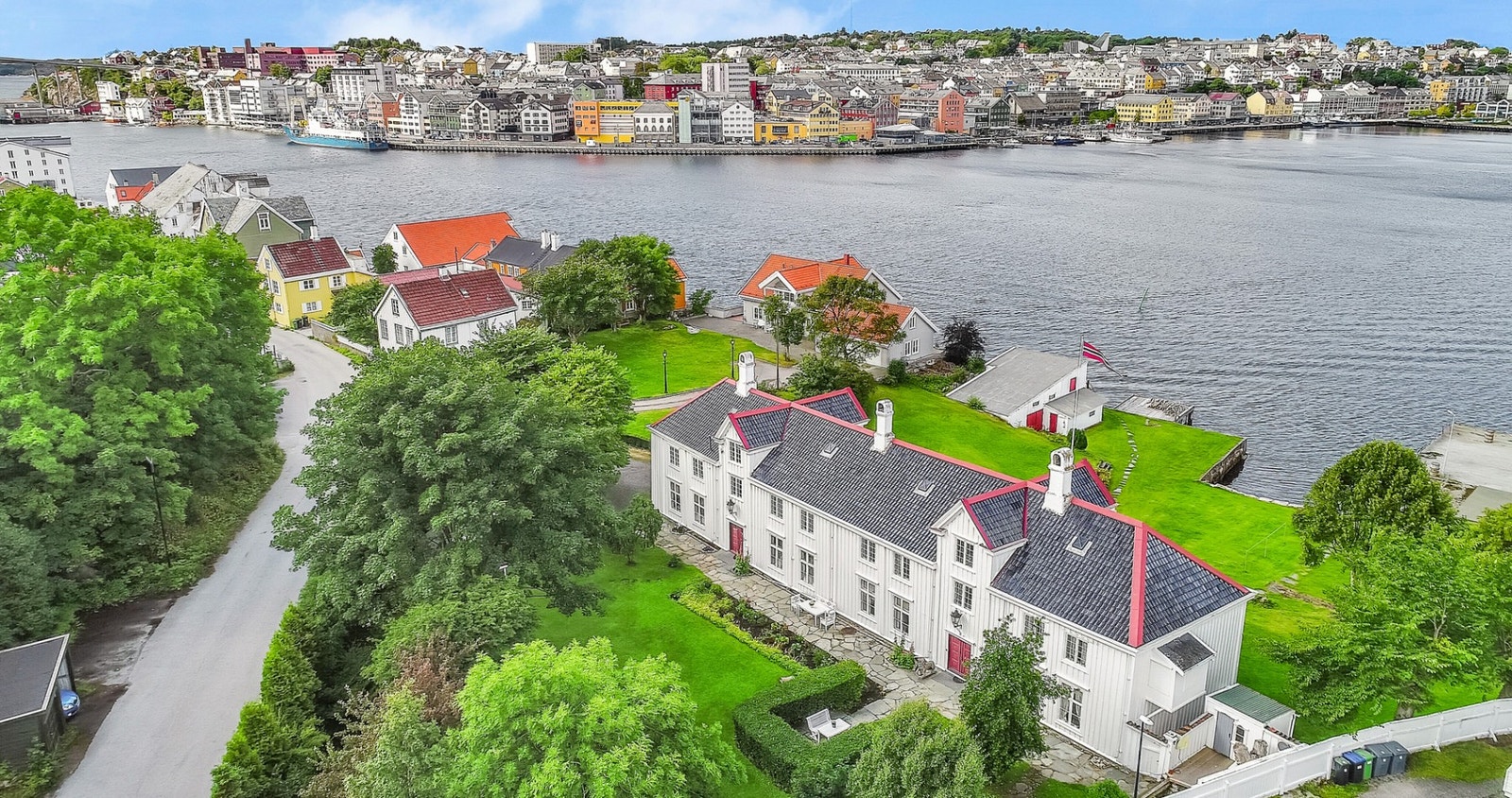 Mot Kirkelandet og sentrum. Galleribilde