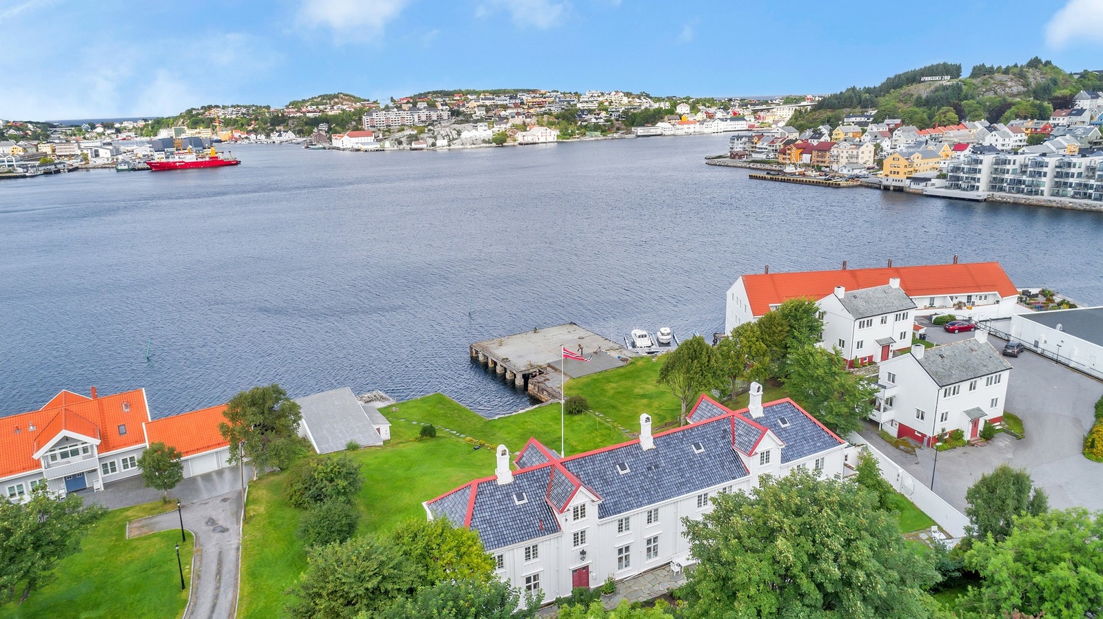 Kristiansund havn med Vågen og Nordsundet. Galleribilde