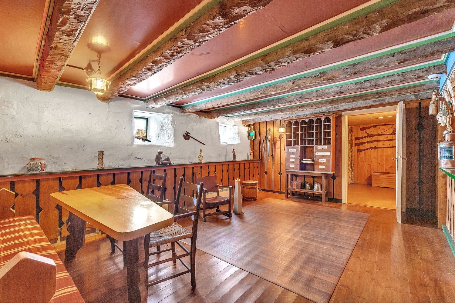 Fra baren i kjelleren. Galleribilde