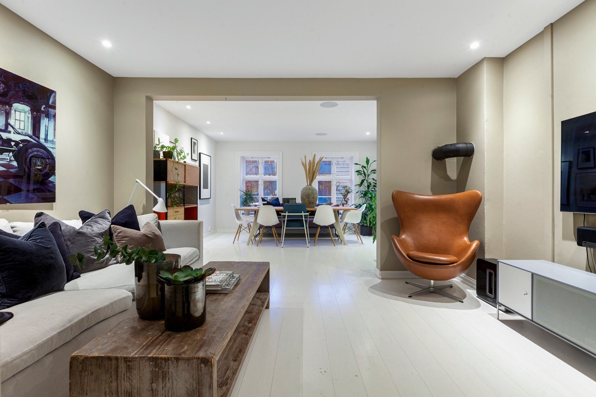 Dette er et rekkehus over 4 plan med fleksibel og innholdsrik planløsning som enkelt kan endres ved behov som for eksempel flere stuer, spillrom, kontor osv Galleribilde