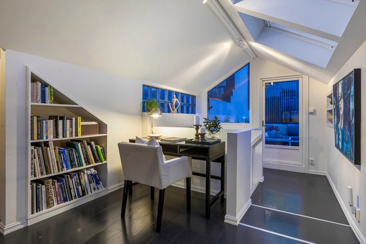 Her er det også en kontorplass ved trappen Galleribilde