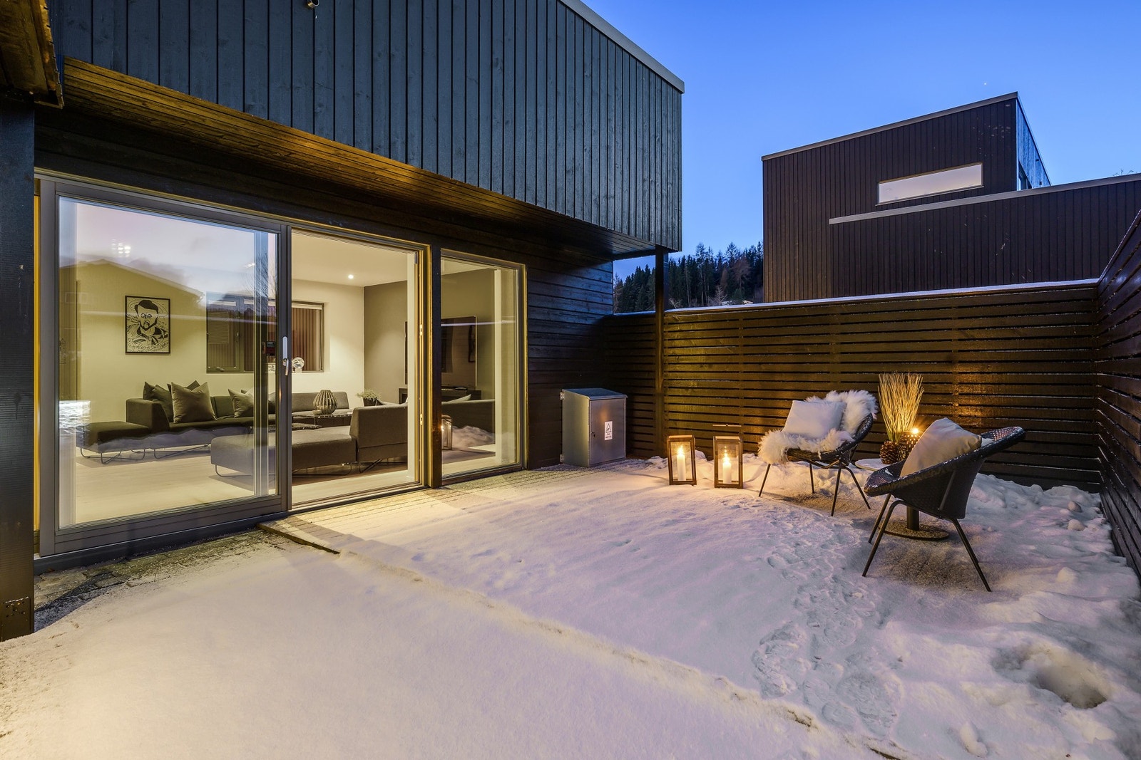 Skjermet markterrasse på nesten 20 kvadratmeter. Galleribilde