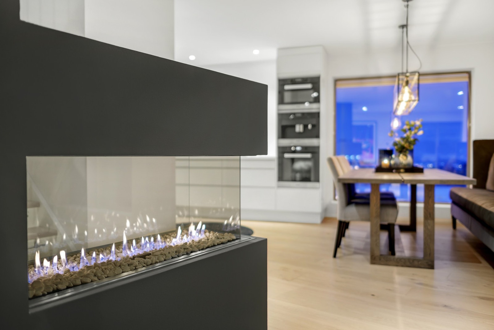 Eksklusiv gasspeis fra Faber varmer opp stuen godt i vinterhalvåret. Galleribilde