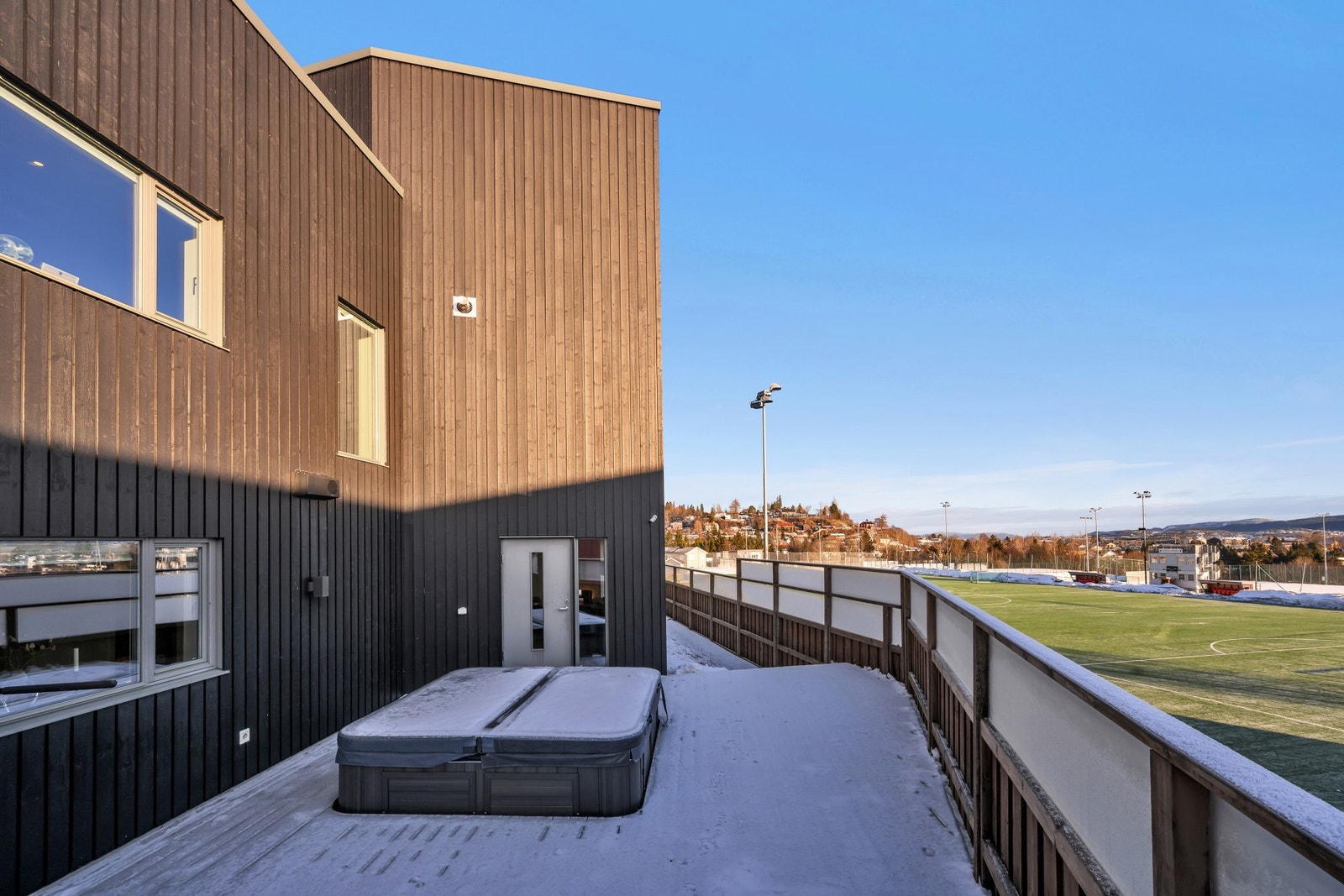 Eneboligen fra 2014 er i god stand og har fått TG1 på alle punkter fra takstmann. Galleribilde