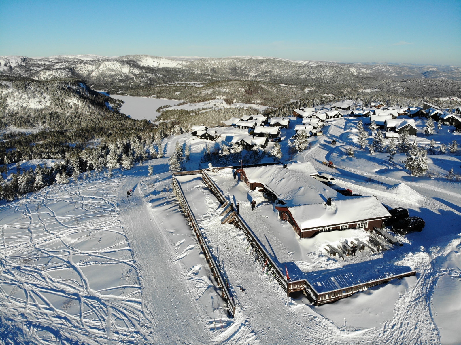 Rytterspranget Kafé ligger tilknyttet skiløypene, bare noen minutters gange fra hytta. Galleribilde