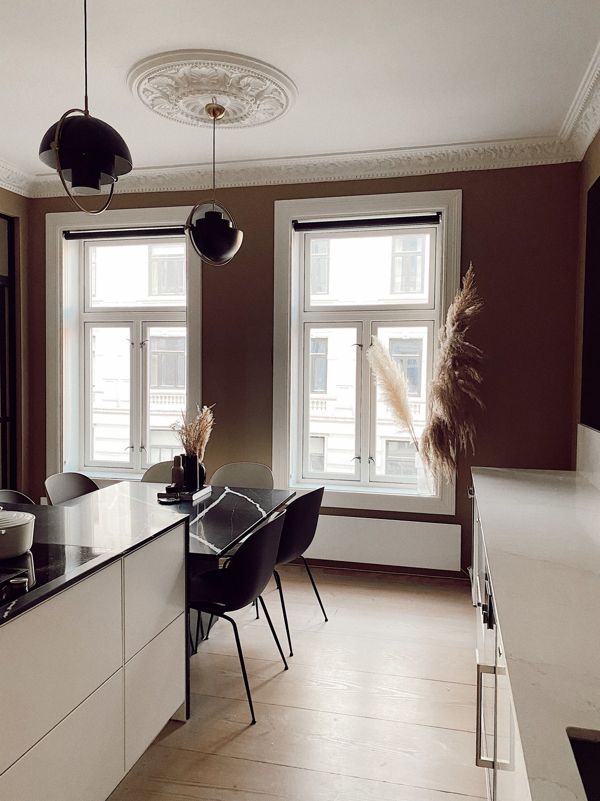 De dype vinduskarmene gir både sjarm og nytte Galleribilde