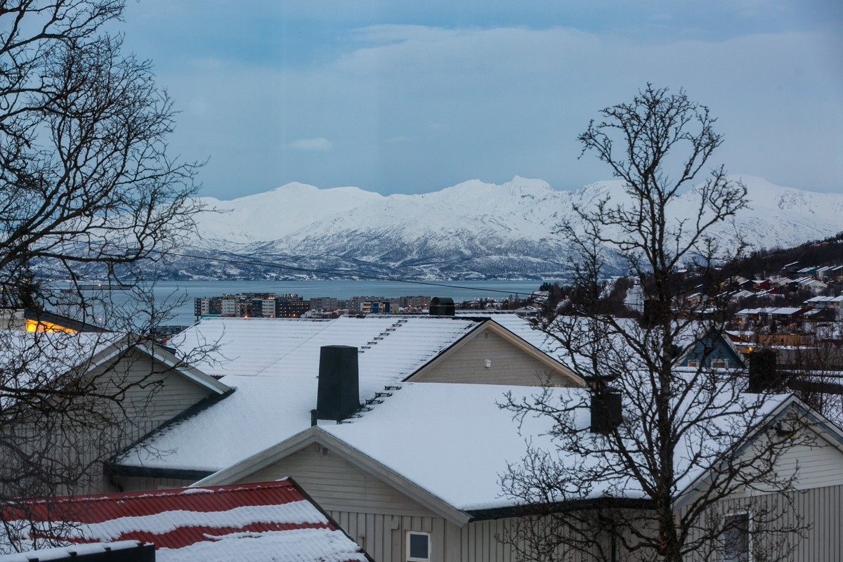 Boligen har attraktiv beliggenhet i i Tromsdalen, med flott utsikt og kort vei til servicetilbud
