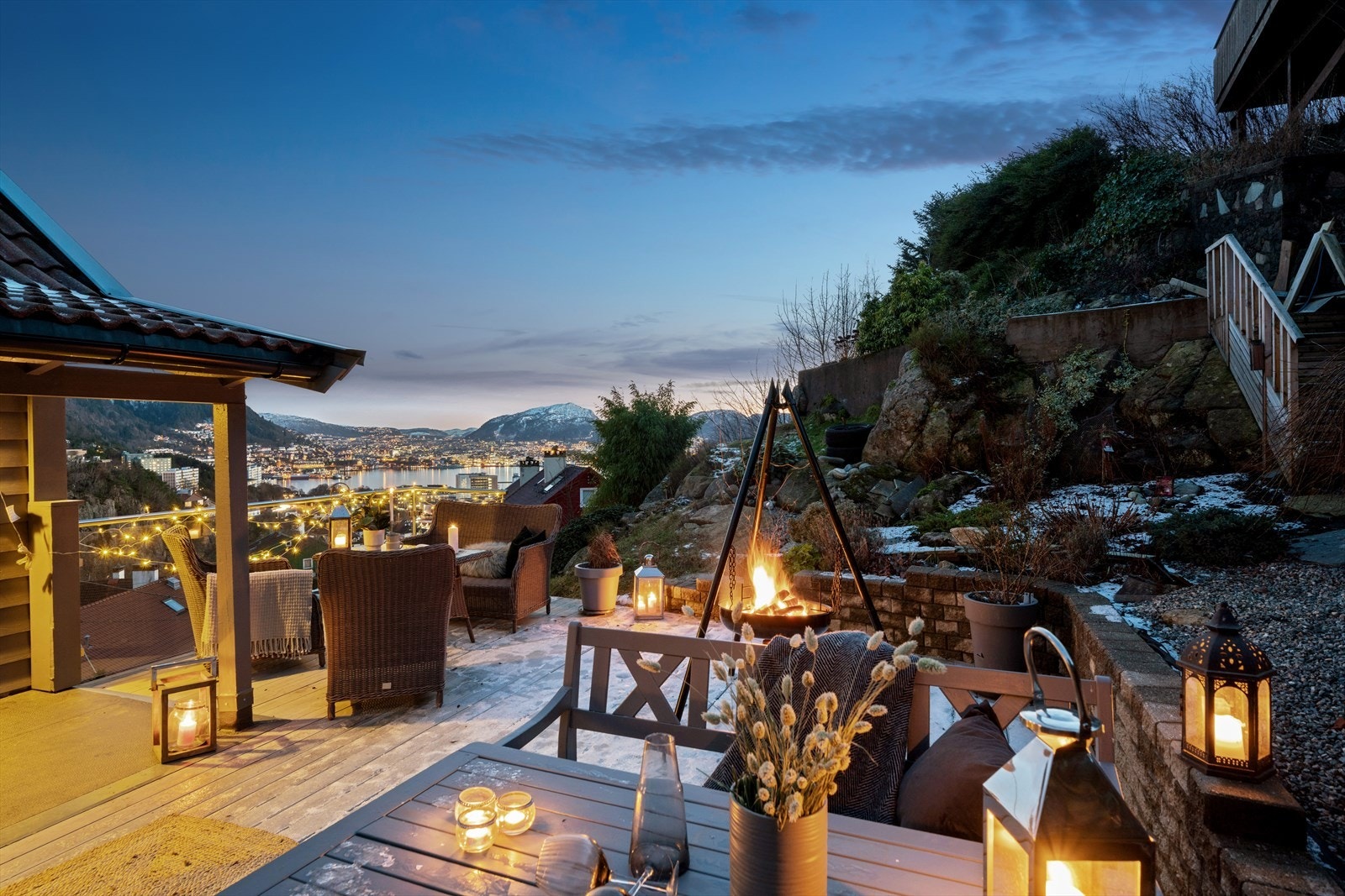 Boligen har flere flotte og usjenerte uteplasser. Galleribilde